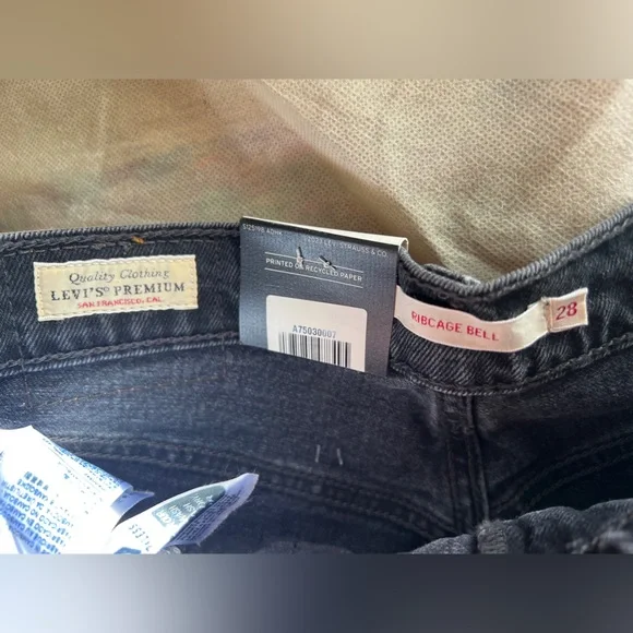 New Levi’s ribcage bell jeans - Picture 6 of 7